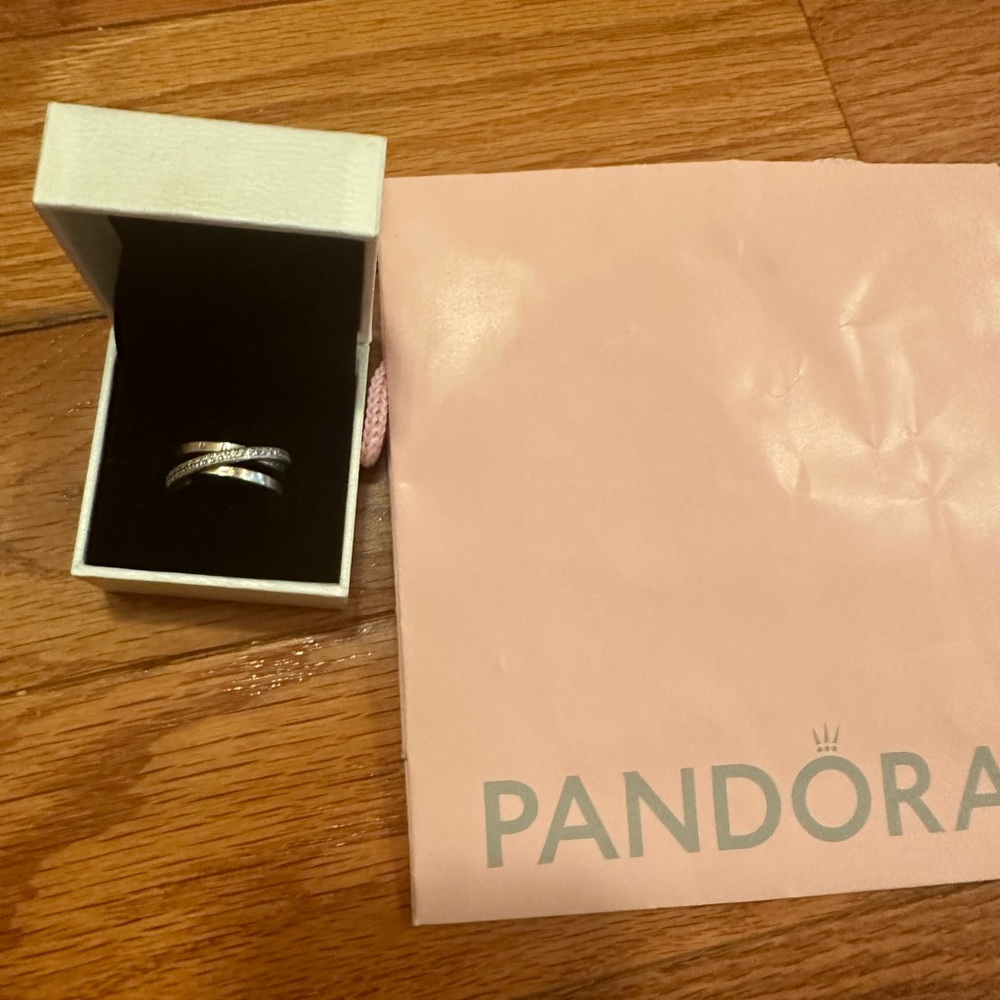 PANDORA 925 Silver
Crossover Pavé Triple Band Ring